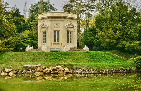 Herdade de Maria Antonieta no parc do Palácio de Versalhes — Fotografia de Stock