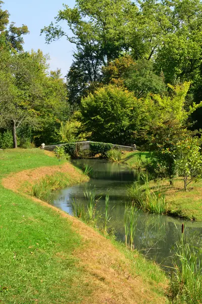 Marie Antoinette estate in the parc of Versailles Palace — Stock Photo, Image