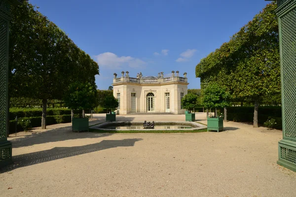 Marie antoinette anwesen im park von schloss versailles — Stockfoto