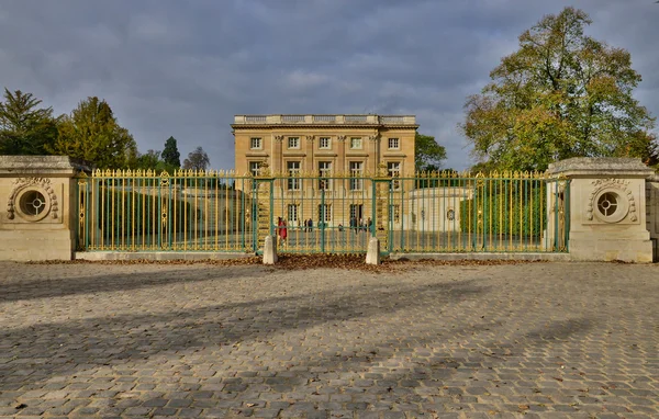 Marie antoinette landgoed in het park van het paleis van versailles — Stockfoto