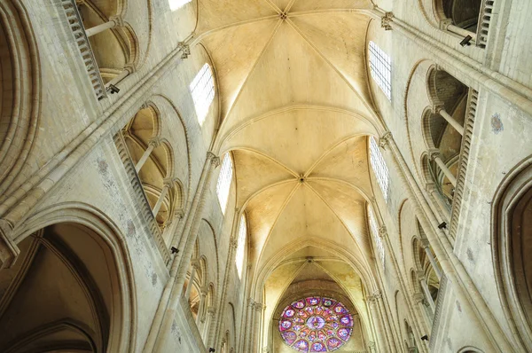 Frankrike, den historiska collegiate church i Mantes-la-Jolie — Stockfoto