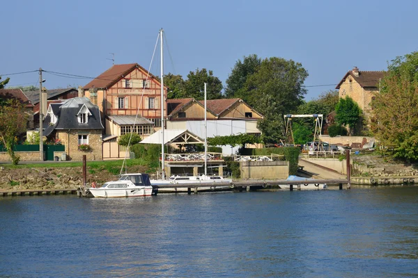 Francja, malownicze miasto triel sur seine — Zdjęcie stockowe