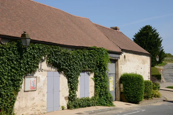 Francia, il pittoresco villaggio di Wy — Foto Stock