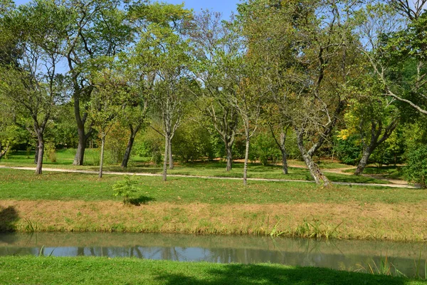 Herdade de Maria Antonieta no parc do Palácio de Versalhes — Fotografia de Stock