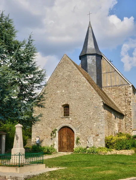 Frankrijk, de historische kerk van Mondreville — Stockfoto