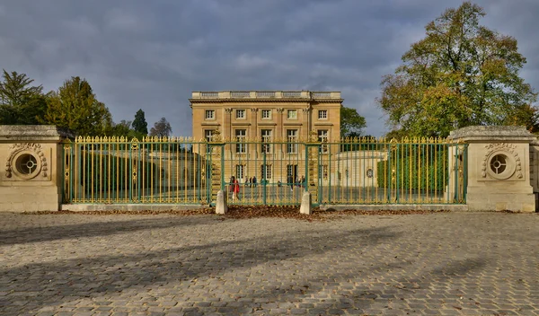 Marie antoinette estate i parc av versailles slott — Stockfoto