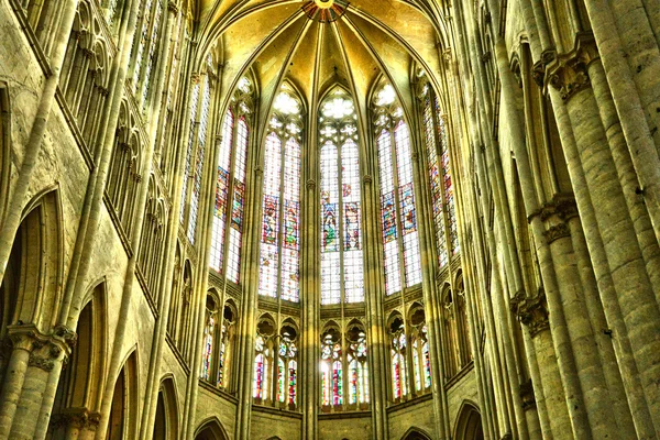 Frankrike, den historiska katedralen i Beauvais i Picardie — Stockfoto