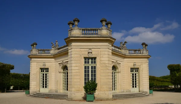 Marie Antoinette estate in the parc of Versailles Palace — Stock Photo, Image