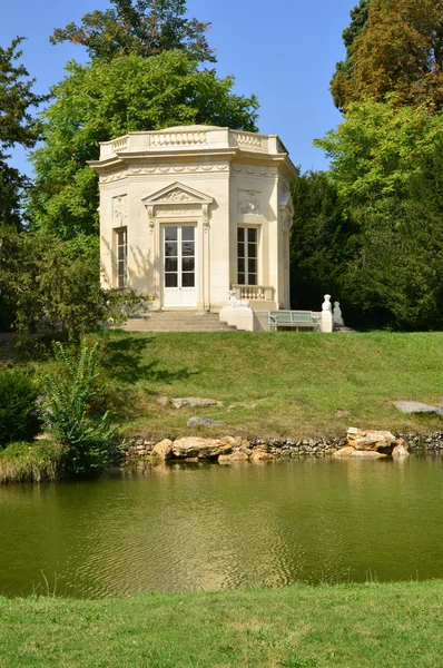 Marie Antoinette estate in the parc of Versailles Palace — Stock Photo, Image