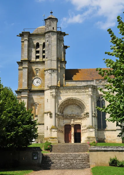 Oise, la iglesia histórica de Montjavoult — Foto de Stock