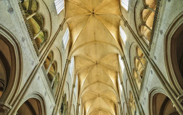 Frankreich, die historische Stiftskirche von mantes la jolie — Stockfoto