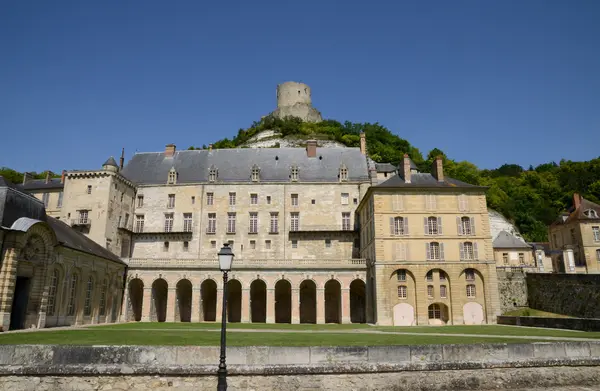 Frankrike, det pittoreska slottet La Roche Guyon — Stockfoto