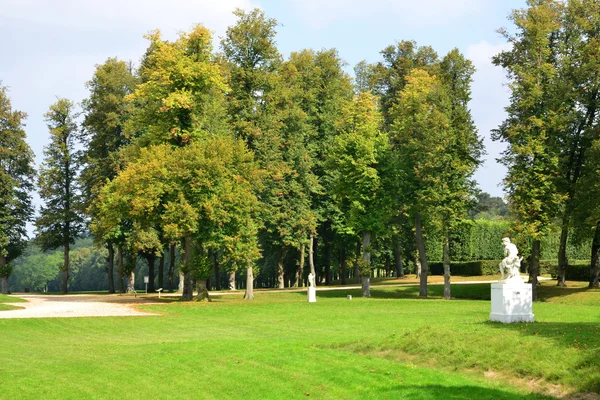프랑스, 말리 르 아의 고전적인 공원 — 스톡 사진