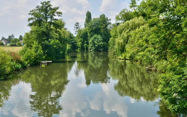 Normandie, el río Eure en Ezy sur Eure — Foto de Stock