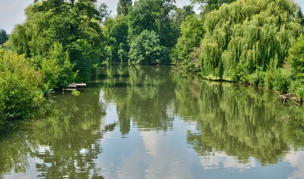 Normandie, de rivier van de Eure in Ezy sur Eure — Stockfoto