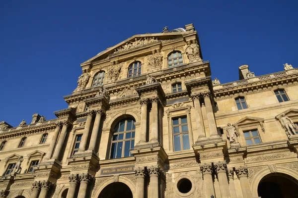 Francie, palác Louvre v Paříži — Stock fotografie