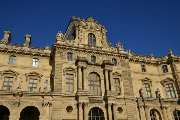 Francia, Palacio del Louvre en París — Foto de Stock