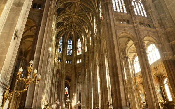 Франция, церковь Святого Эсташа в Париже — стоковое фото