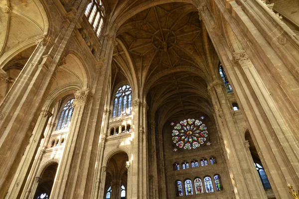 Франция, церковь Святого Эсташа в Париже — стоковое фото