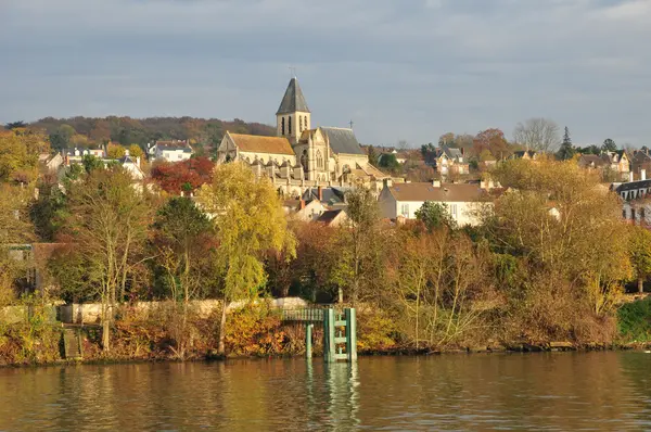 Fransa, Triel sur Seine 'in pitoresk şehri. — Stok fotoğraf