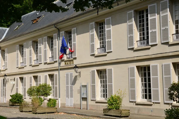 Ile de France, pittoresco municipio di L Etang la Ville — Foto Stock