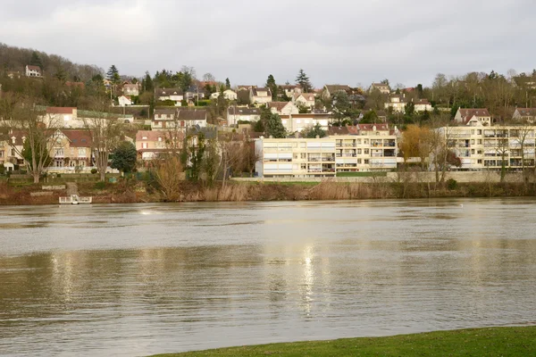 Frankrike, den pittoreska staden av Triel sur Seine på vintern — Stockfoto