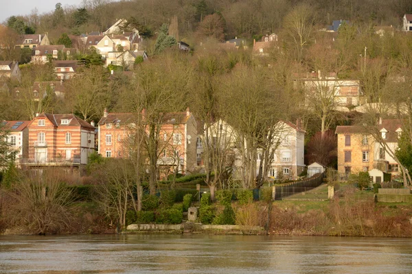 França, a pitoresca cidade de Triel sur Seine no inverno — Fotografia de Stock