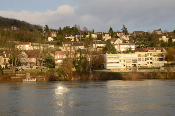 France, la ville pittoresque de Triel sur Seine en hiver — Photo