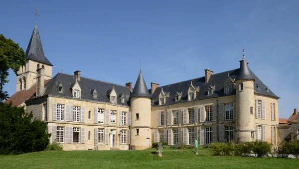 Ile de france, malerisches Dorf mit Pferdehof in val d oise — Stockfoto