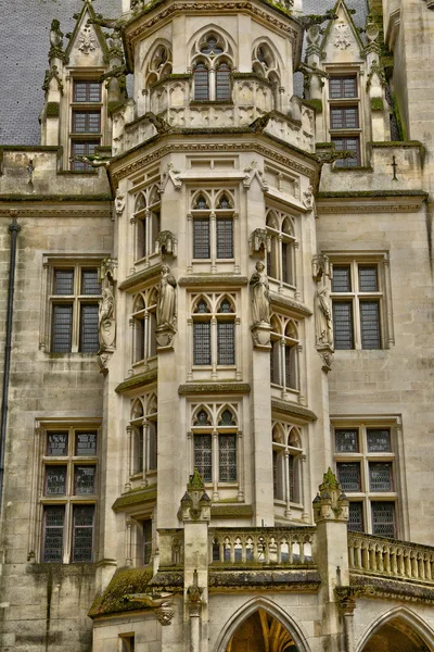 Francia, histórico castillo de Pierrefonds en Picardie — Foto de Stock