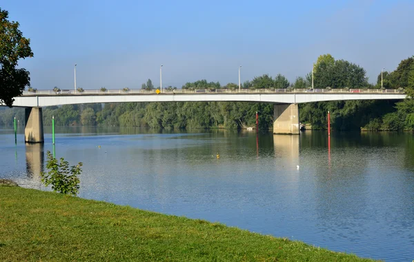 Ile de France, malebném městě Meulan Stock Snímky