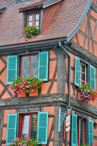 Casa antiga pitoresca em Colmar, na Alsácia — Fotografia de Stock