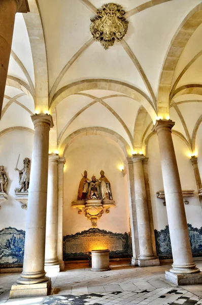 Portugali, historiallinen ja pisturesque Alcobaca luostari — kuvapankkivalokuva
