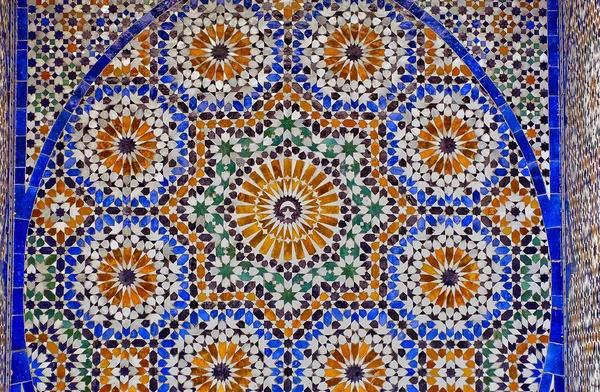 Marrocos, detalhe de mosaico em um palácio antigo em Marraquexe — Fotografia de Stock