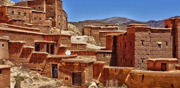 Marrocos, pitoresca pequena aldeia no deserto — Fotografia de Stock