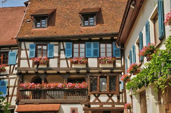 Francia, Alsazia, pittoresco vecchio villaggio di Eguisheim — Foto Stock