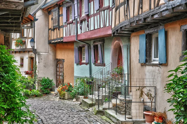 Frankrike, pittoreska gamla hus i eguisheim i alsace — Stockfoto