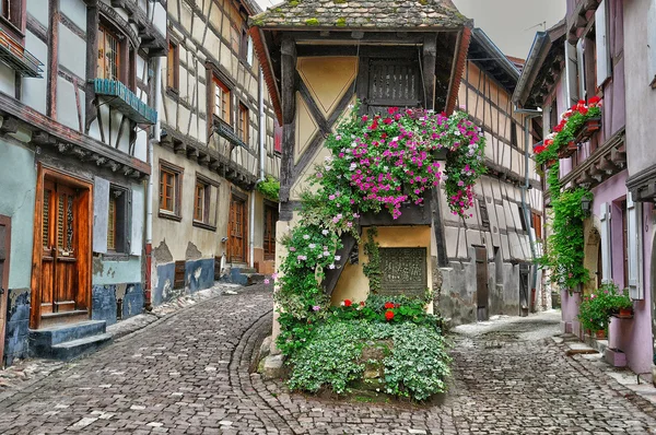 Casa velha em Eguisheim na Alsácia — Fotografia de Stock