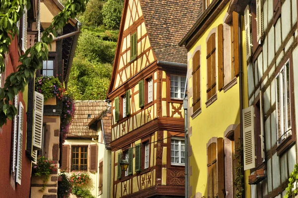 Piccolo villaggio di Kaysersberg in Alsazia — Foto Stock