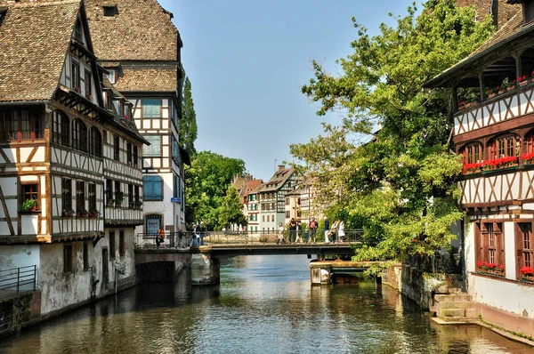 Casas antiguas en el barrio de La Petite Francia en Estrasburgo — Foto de Stock