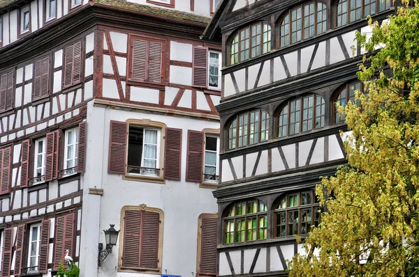 Old houses in the district of La Petite France in Strasbourg — Stock Photo, Image