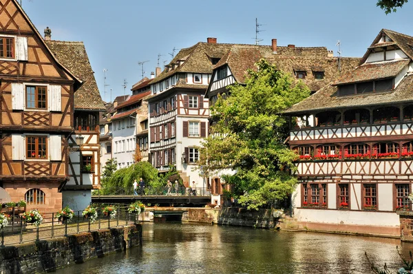 Oude huizen in het district van La Petite France in Straatsburg — Stockfoto