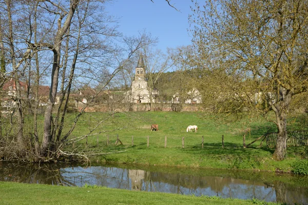 Bourgogne, a pitoresca aldeia de Cormatin em Saone et Loire — Fotografia de Stock