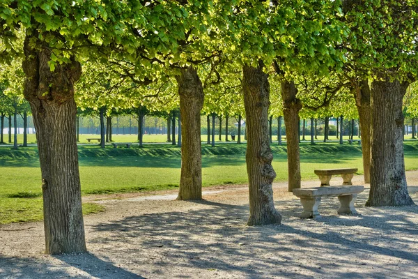 Francia, el pintoresco parque del castillo de Saint Germain en Laye —  Fotos de Stock