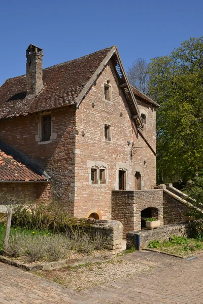 Bourgogne, a pitoresca aldeia de Brancion em saone et loire — Fotografia de Stock