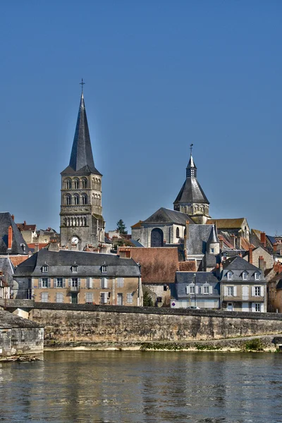 França, cidade pitoresca de La Charite sur Loire em Bourgogne — Fotografia de Stock