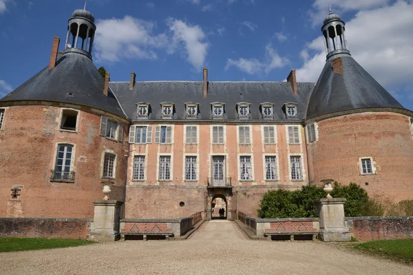 Yonne, the picturesque castle of Saint Fargeau — Stock Photo, Image