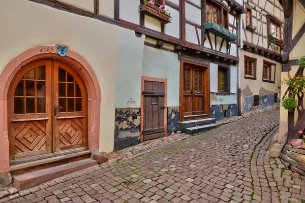 Franciaország elzászi Eguisheim a festői falu — Stock Fotó