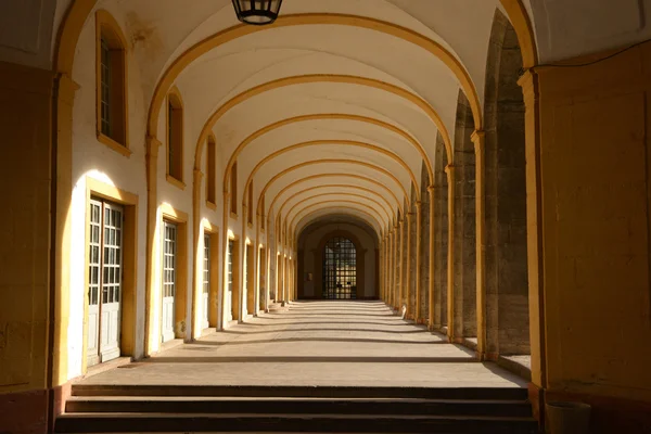 Frankrijk, schilderachtige stad van Cluny in Saone et Loire — Stockfoto