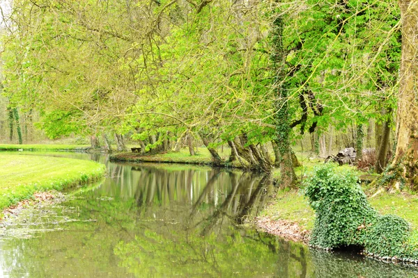 Frankrijk, pittoreske kasteel van Saulon la Chapelle — Stockfoto